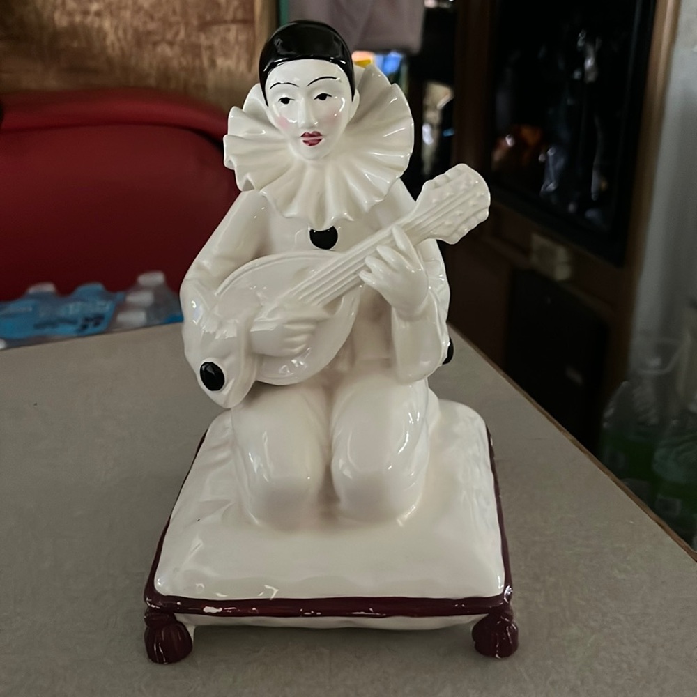 Taste Setter Pierrot Clown musical box